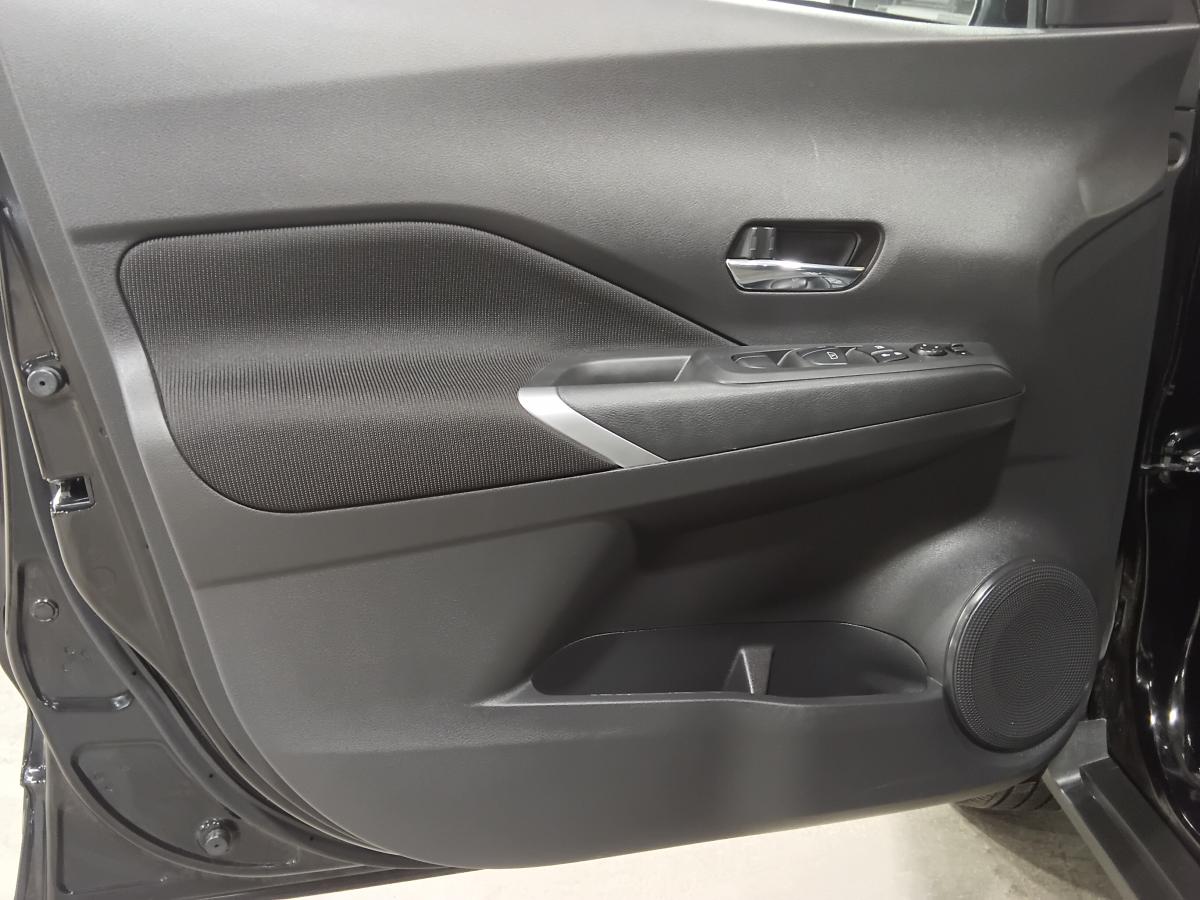 2025 Nissan Kicks Play - Image 17