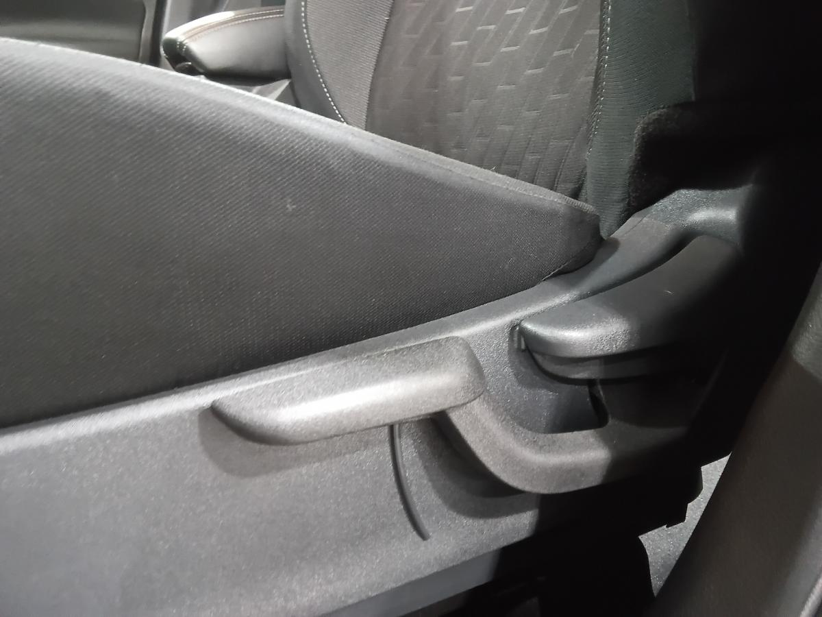 2025 Nissan Kicks Play - Image 21