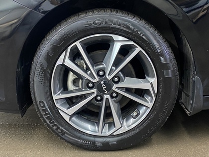 2024 Kia Forte - Image 22