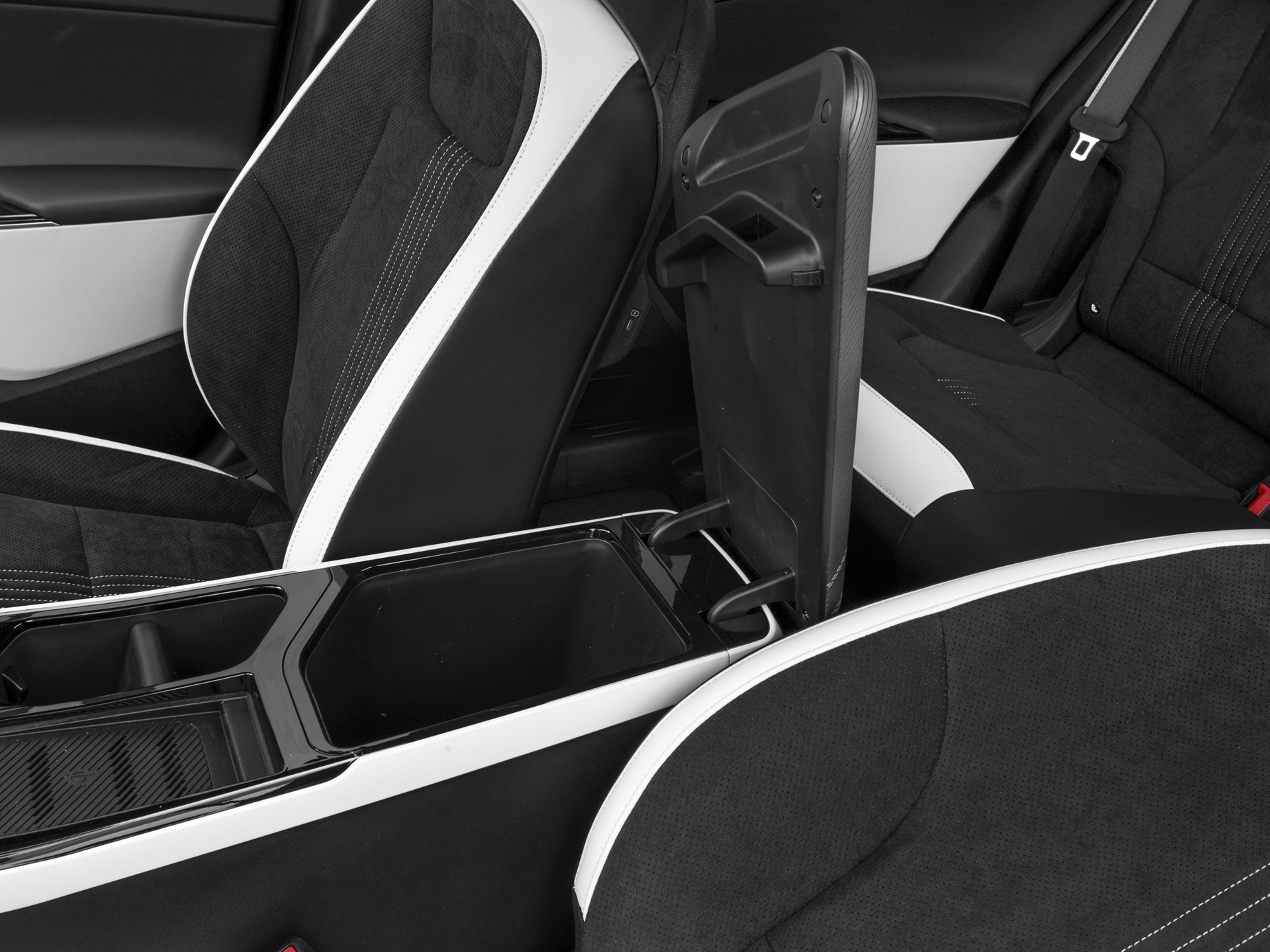 2023 Kia EV6 - Image 10