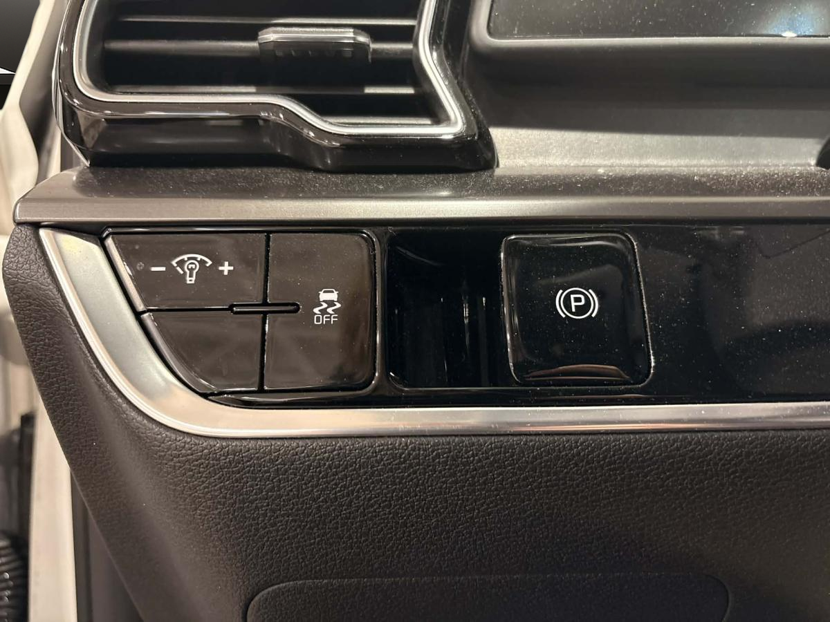 2023 Kia Sportage - Image 19
