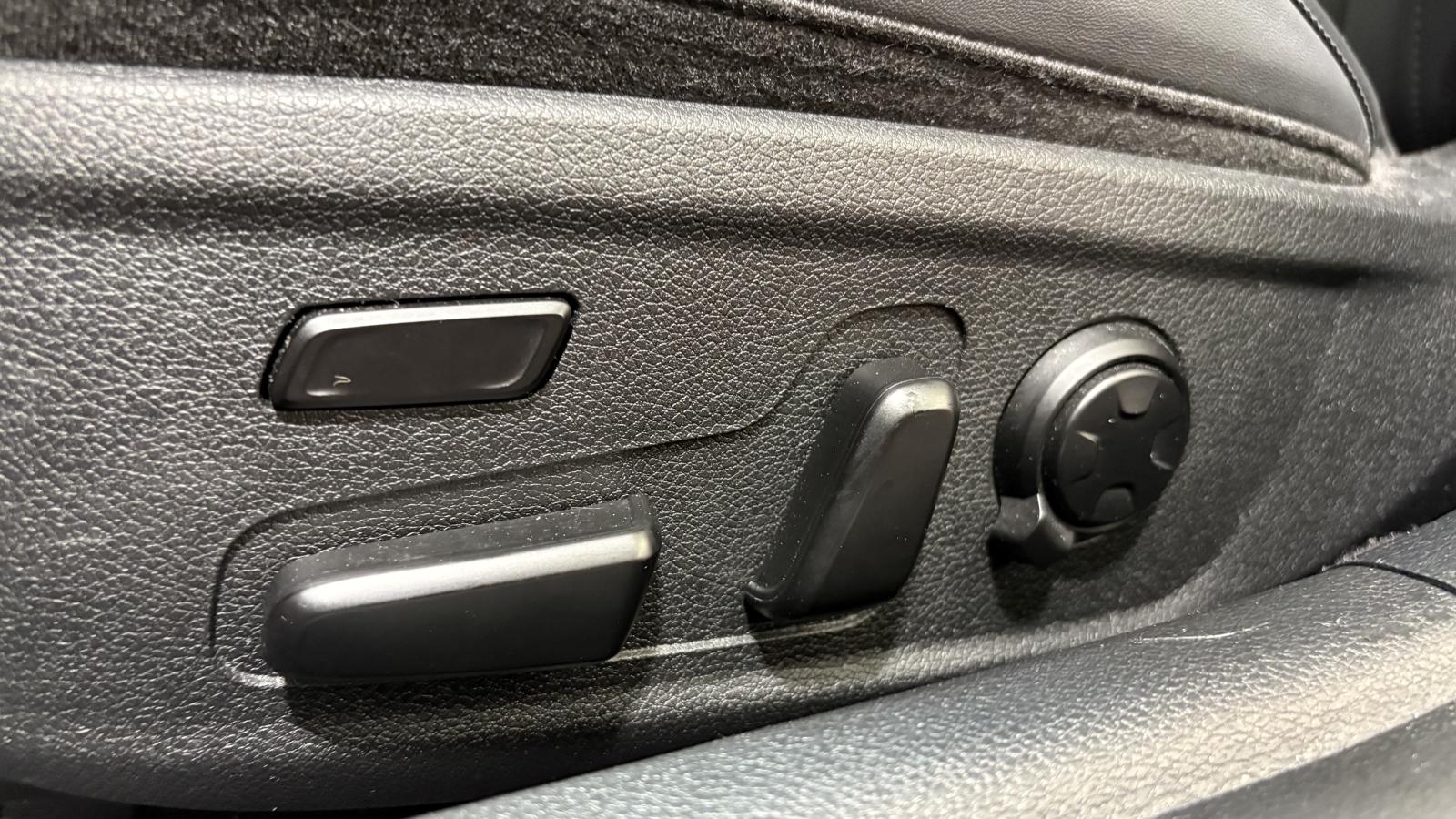 2023 Kia Stinger - Image 16