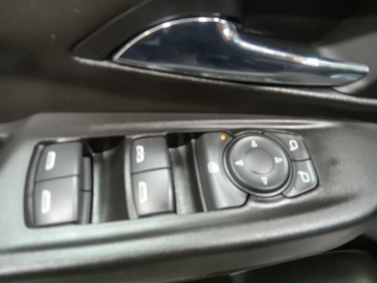 2022 Chevrolet Bolt EV - Image 25