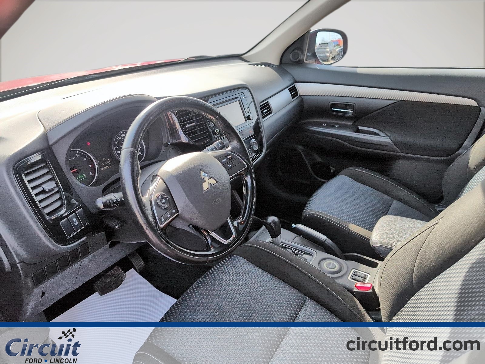 2016 Mitsubishi Outlander - Image 7