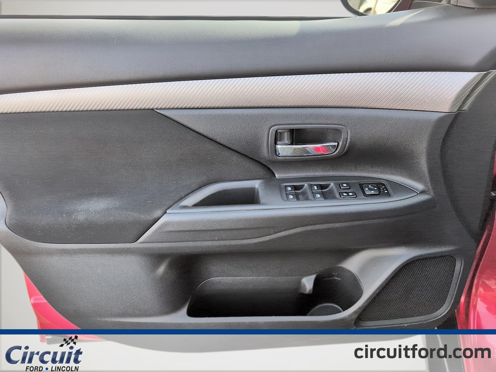 2016 Mitsubishi Outlander - Image 8