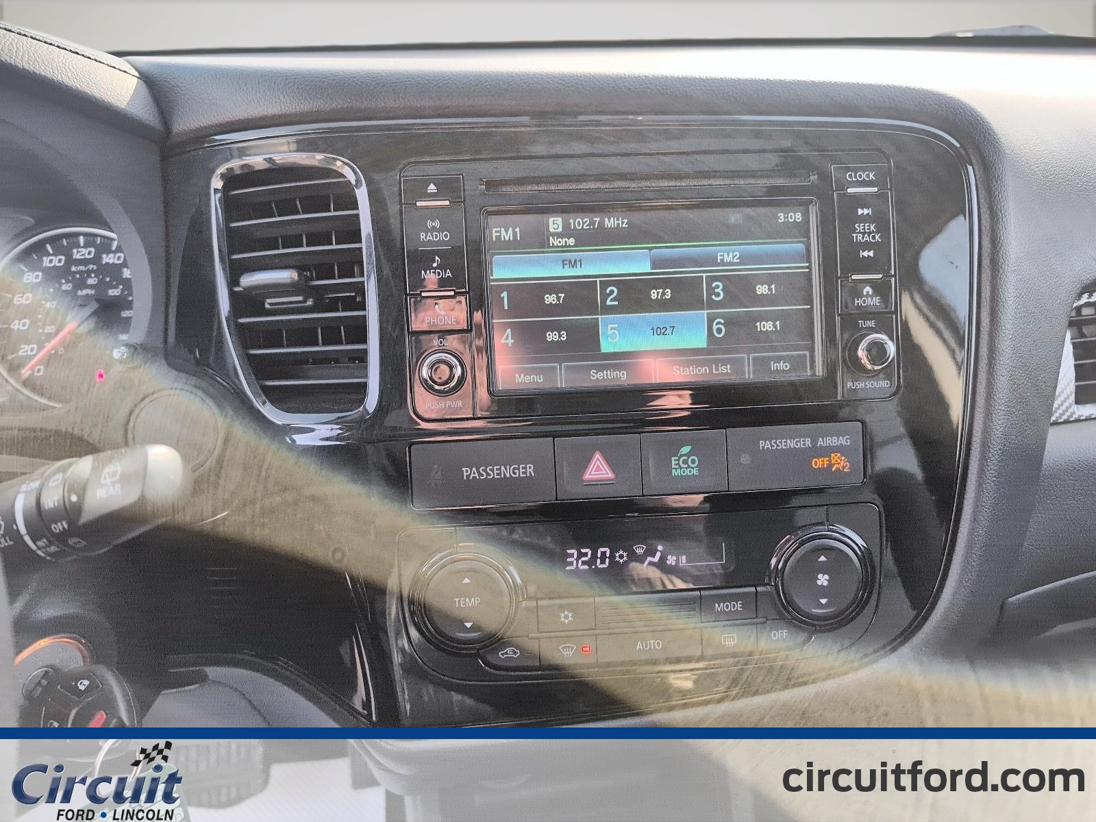 2016 Mitsubishi Outlander - Image 11