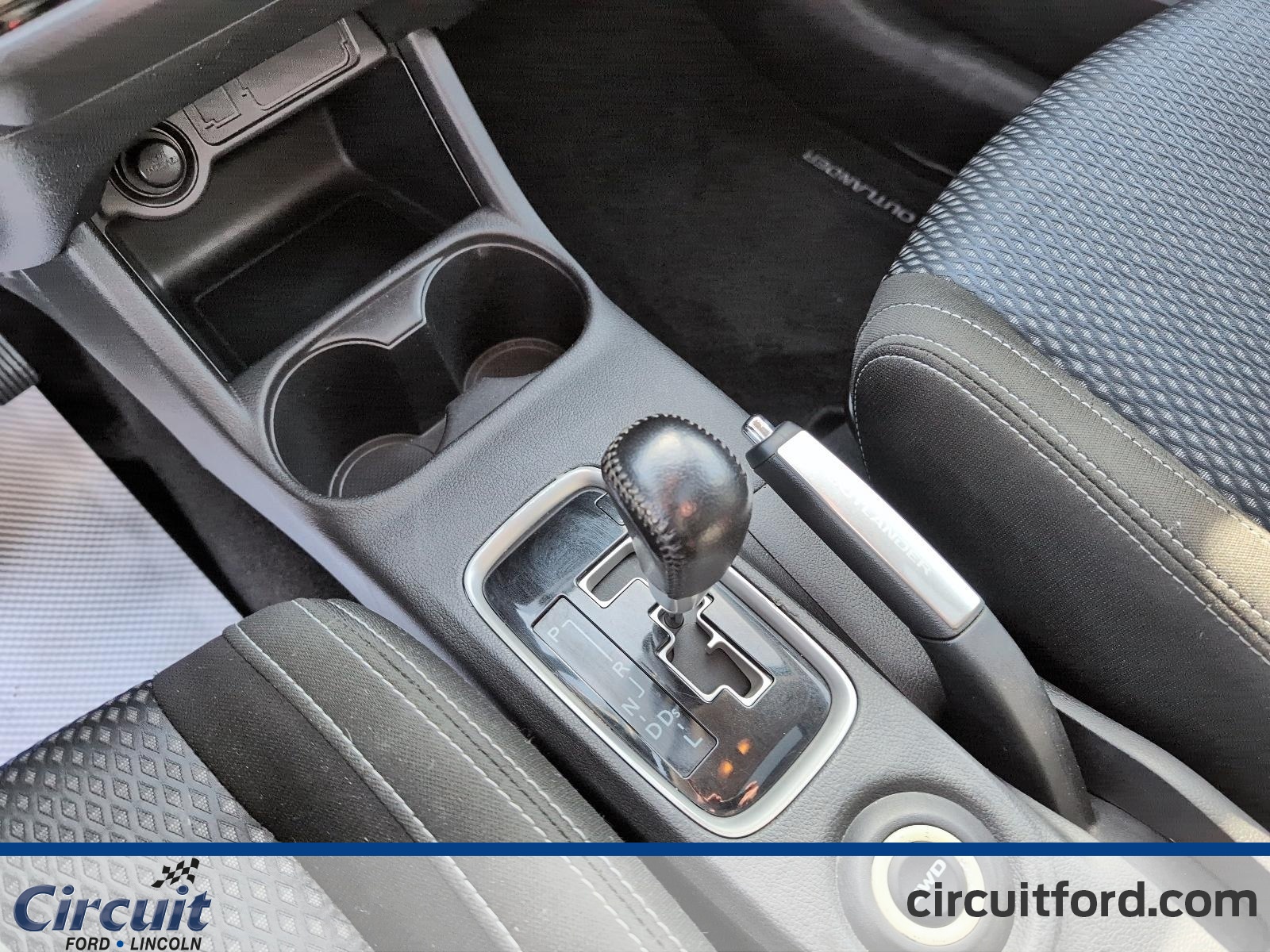 2016 Mitsubishi Outlander - Image 13