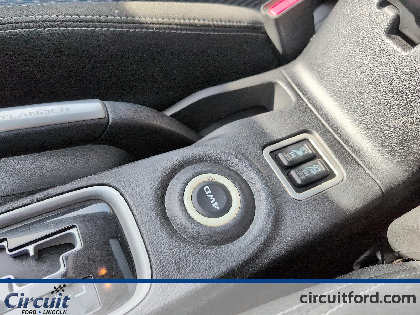 2016 Mitsubishi Outlander - Image 16