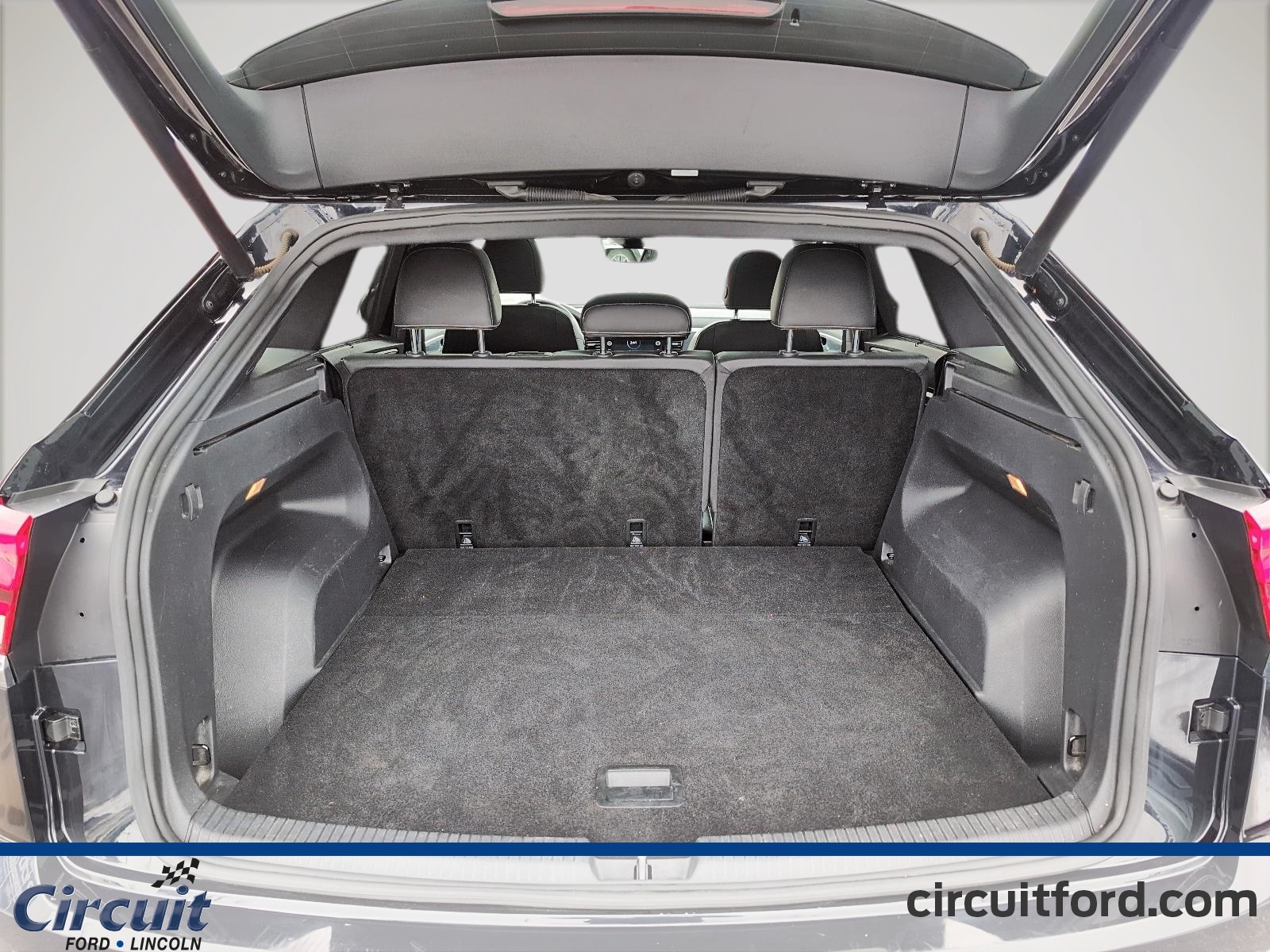 2022 Volkswagen Atlas Cross Sport - Image 7