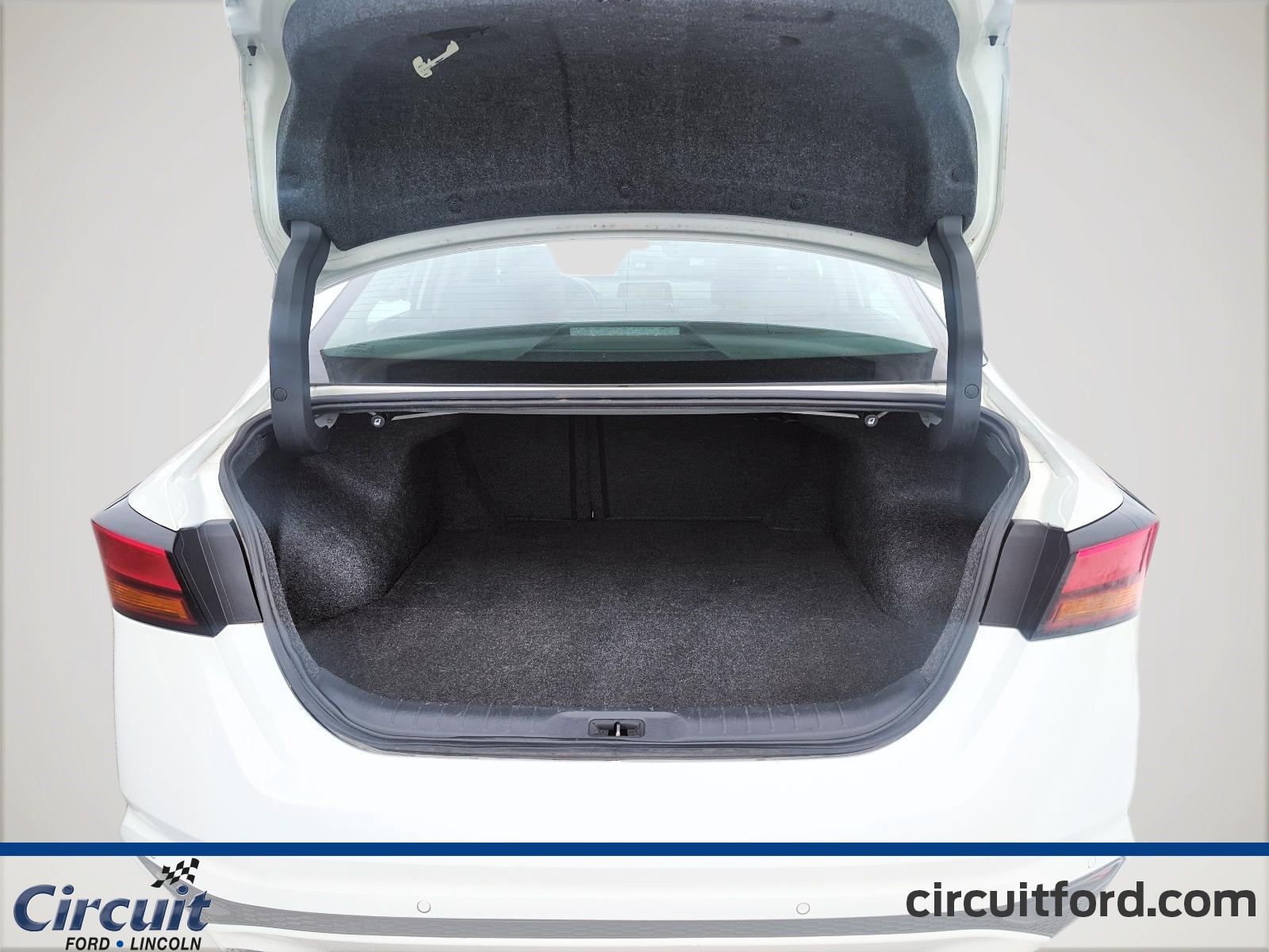 2022 Nissan Altima - Image 7