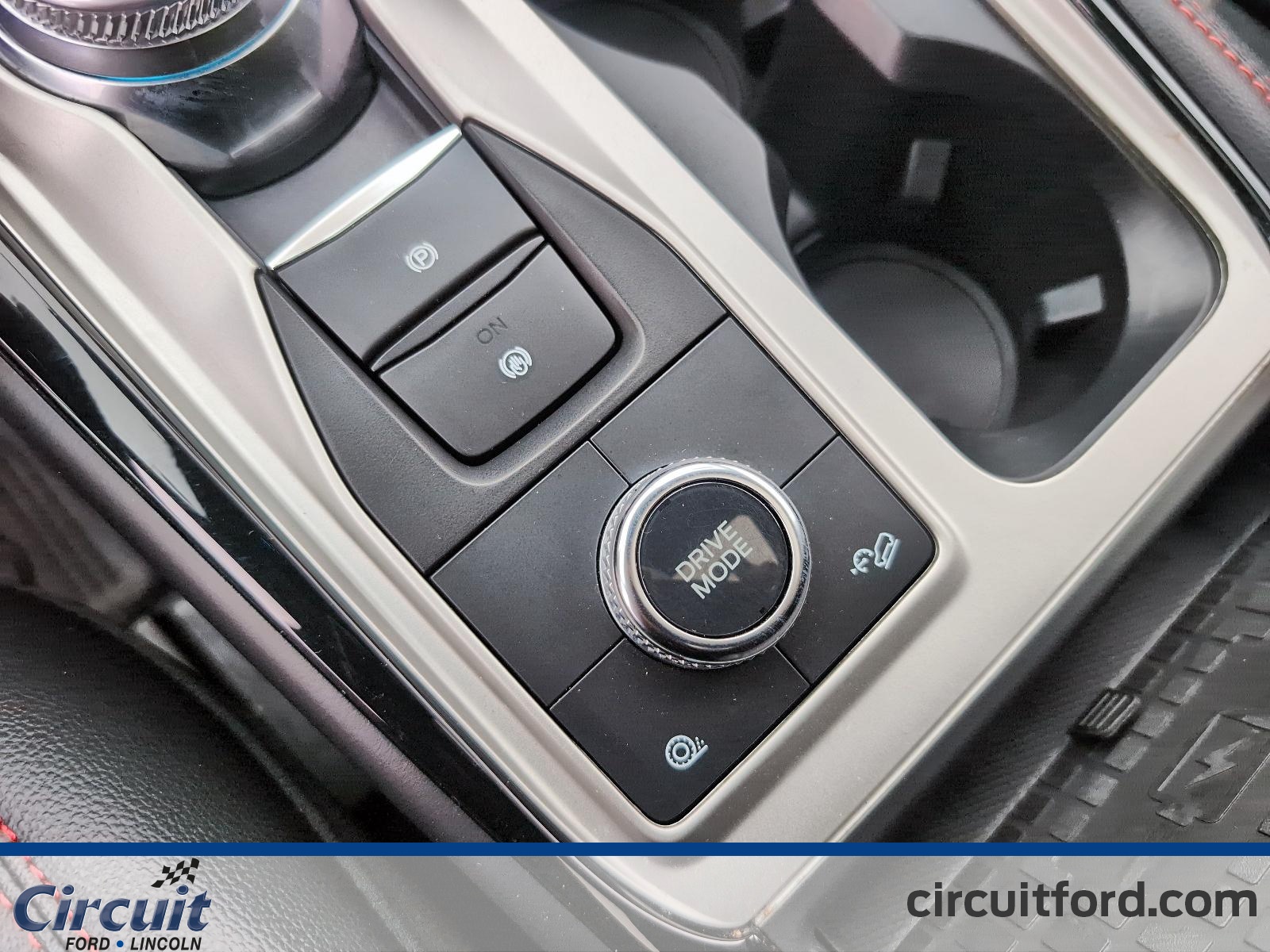 2022 Ford Explorer - Image 17