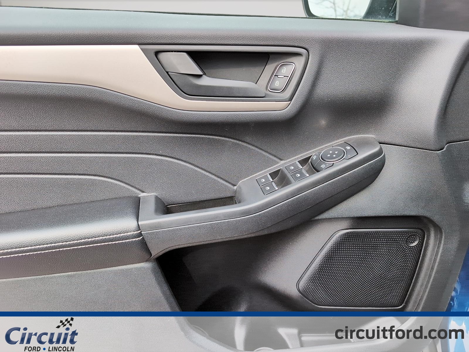 2022 Ford Escape - Image 12