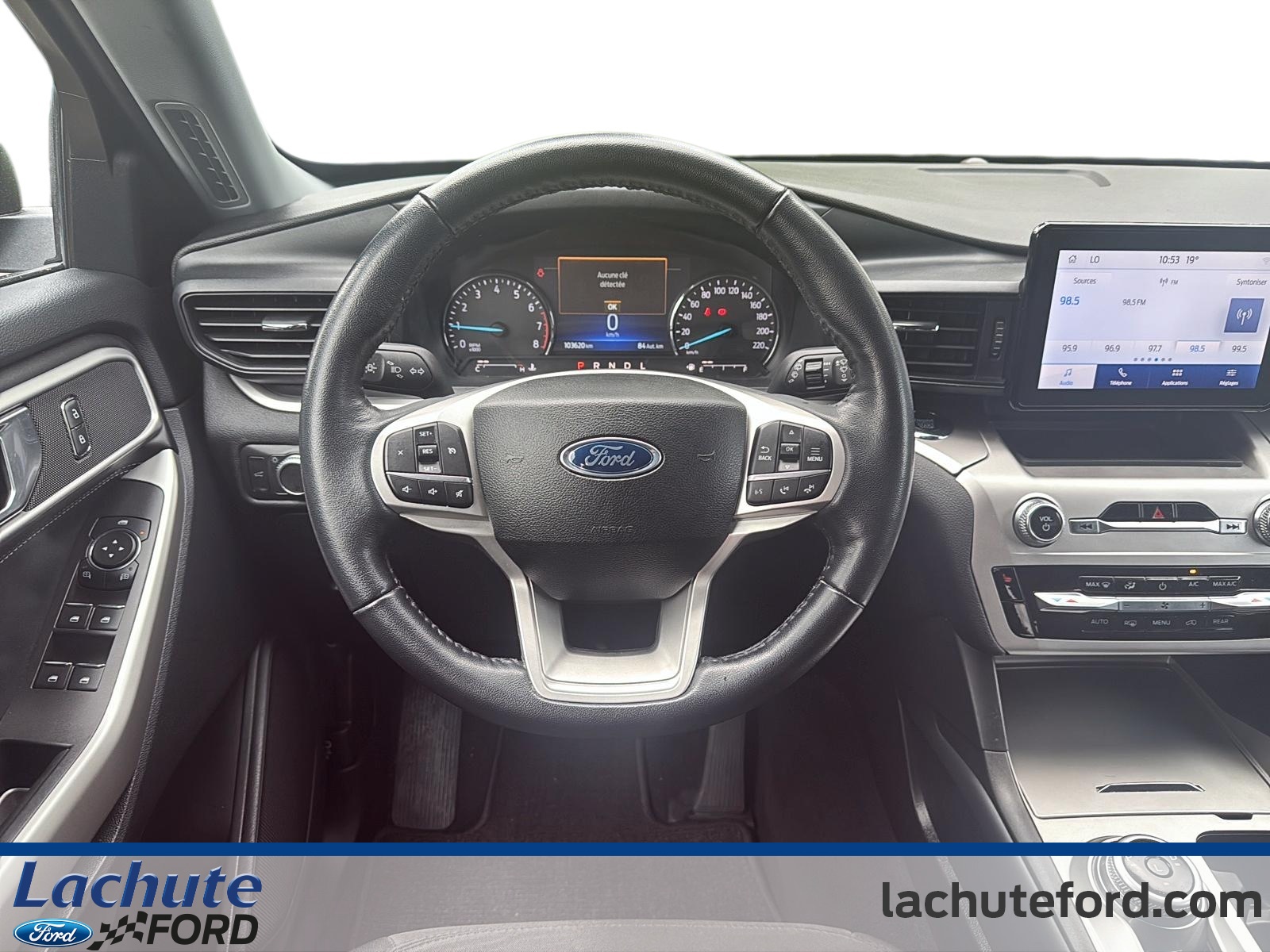 2022 Ford Explorer - Image 11