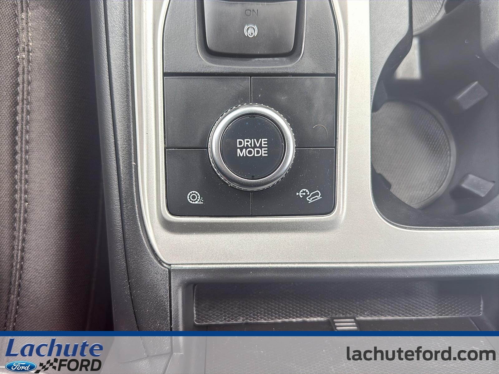 2022 Ford Explorer - Image 14