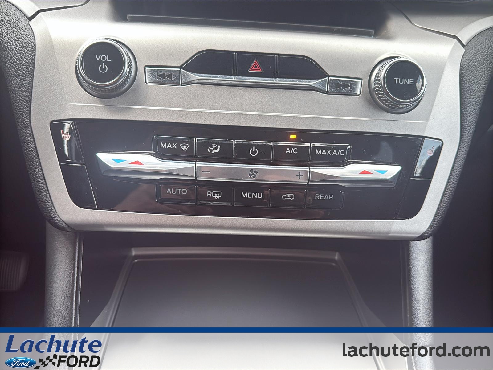 2022 Ford Explorer - Image 15