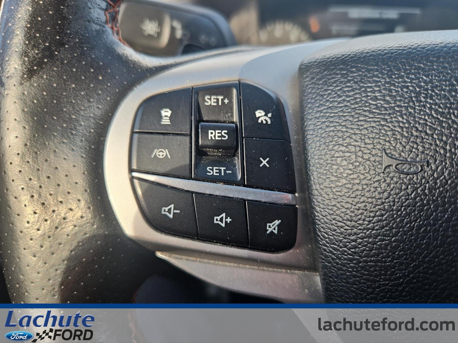 2023 Ford Explorer - Image 21