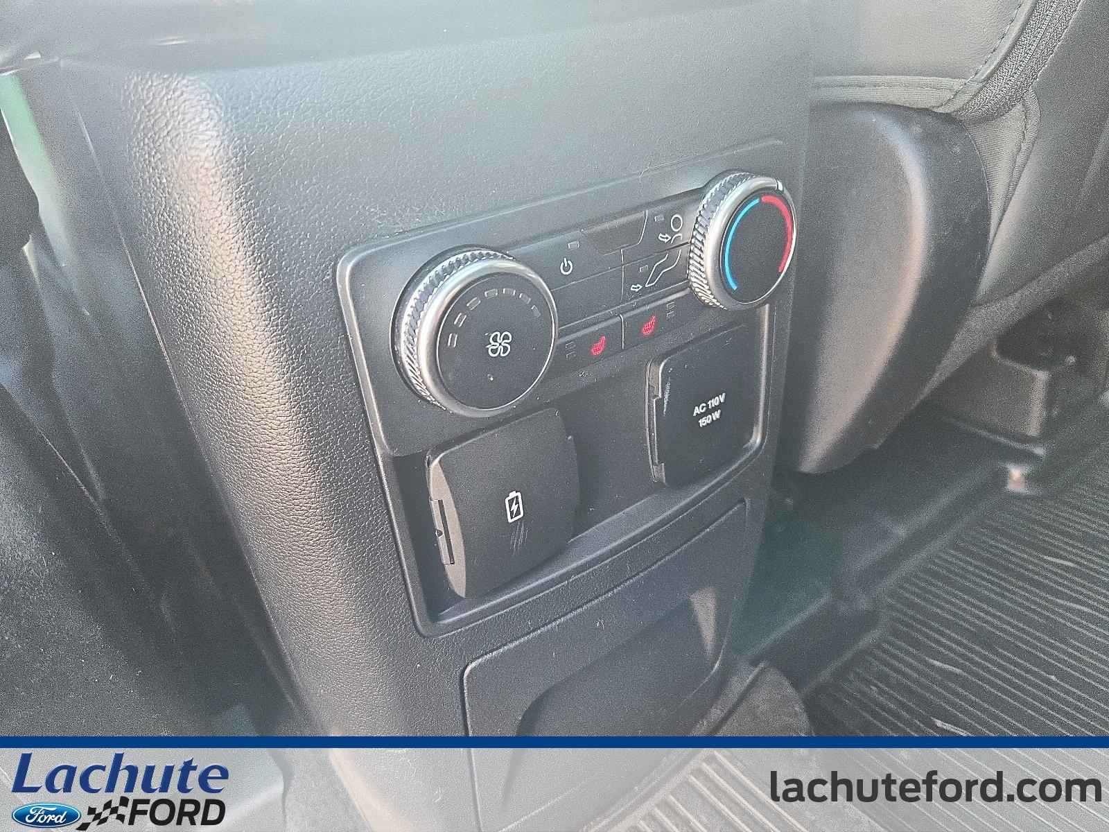 2023 Ford Explorer - Image 25