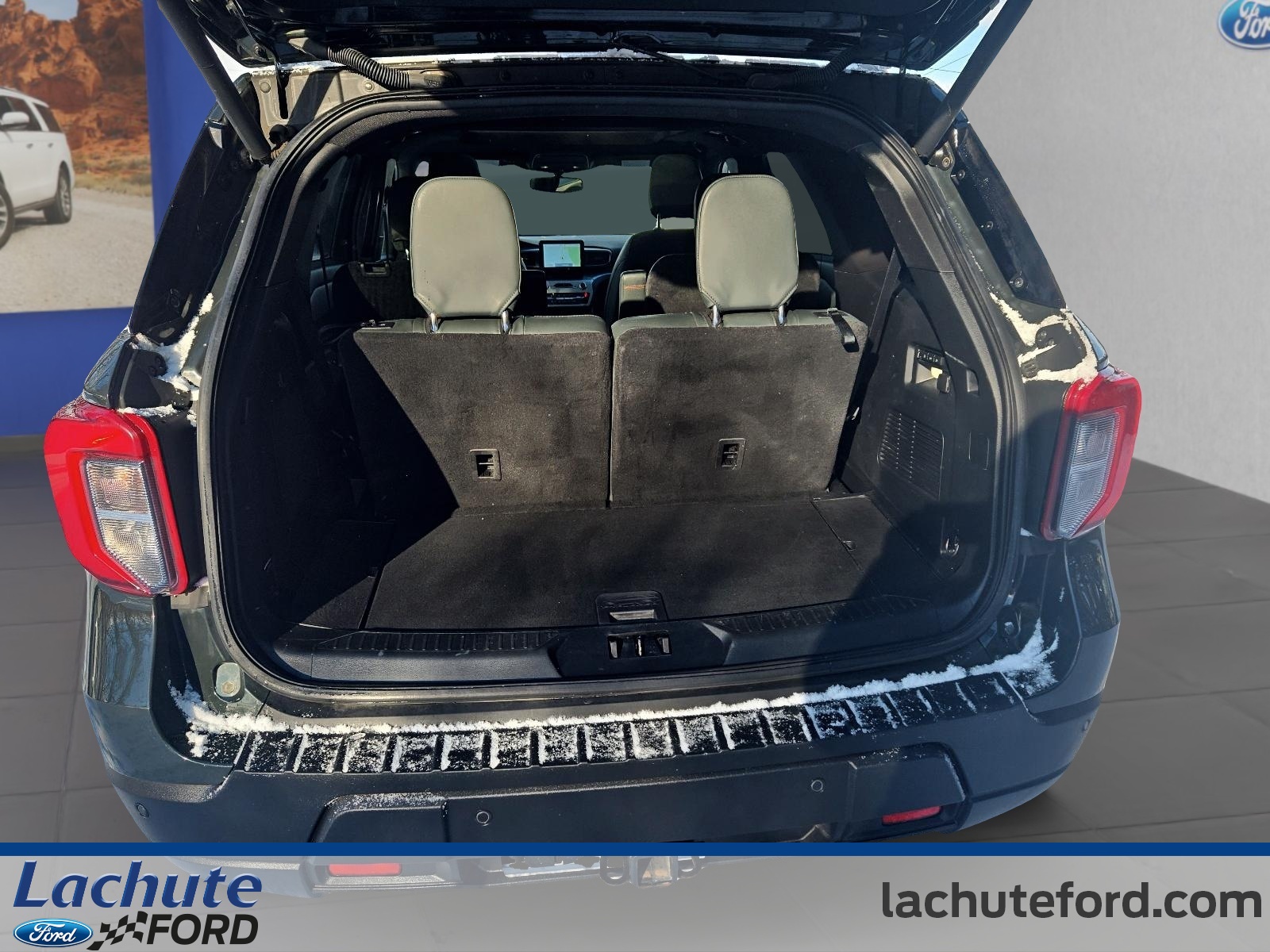 2023 Ford Explorer - Image 26