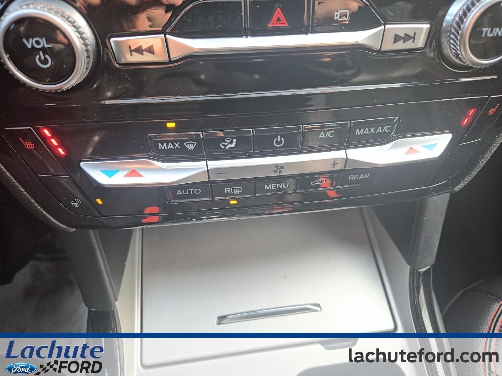 2023 Ford Explorer - Image 21