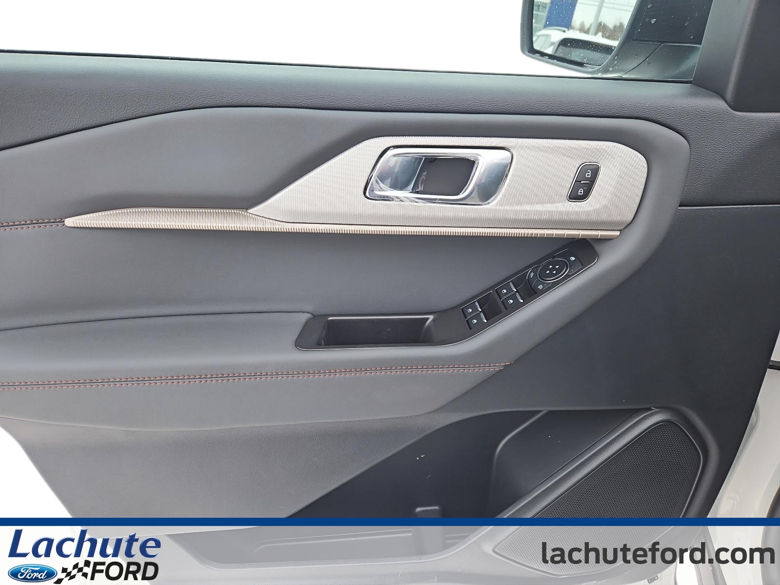 2025 Ford Explorer - Image 12