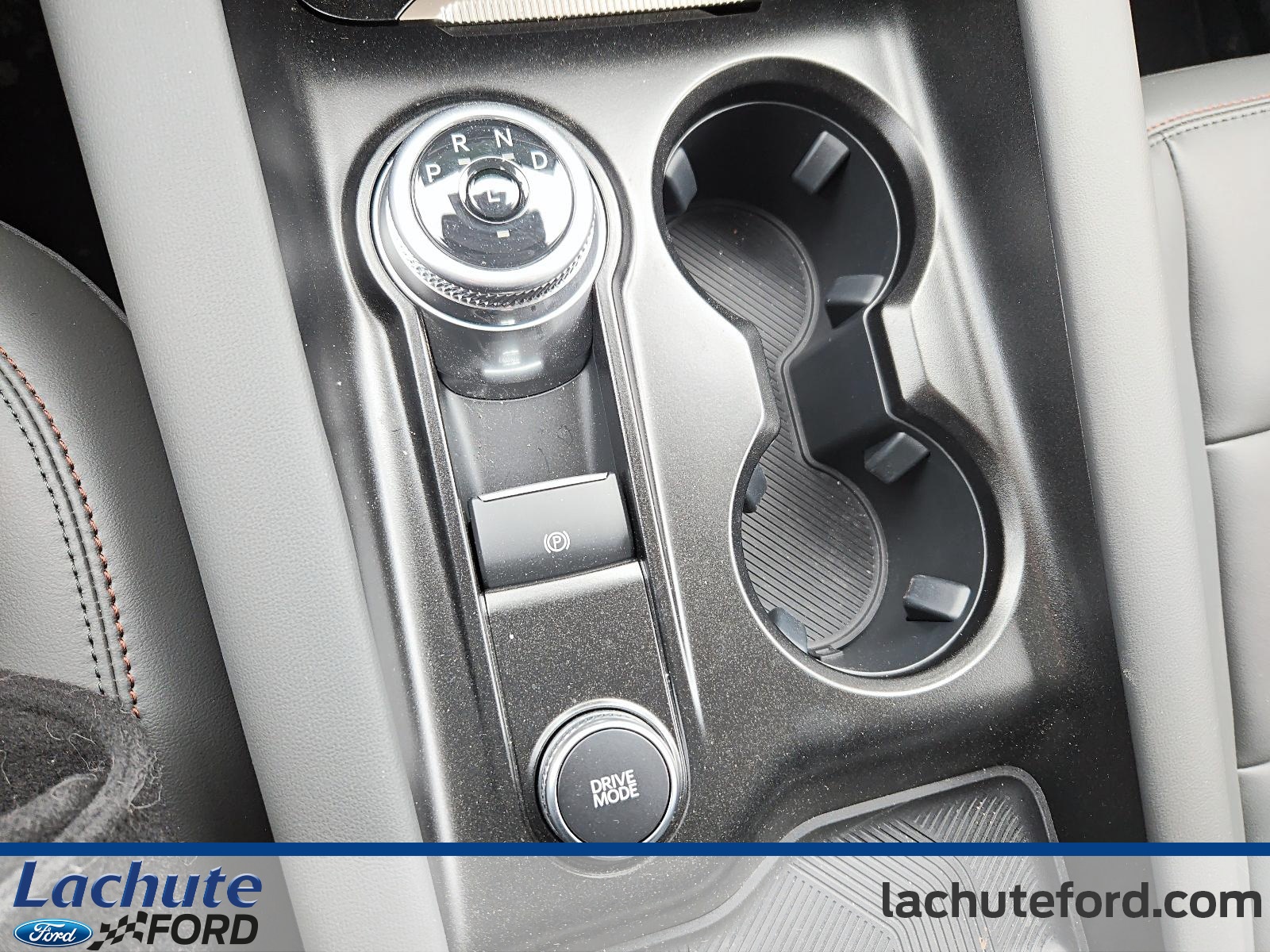 2025 Ford Explorer - Image 16