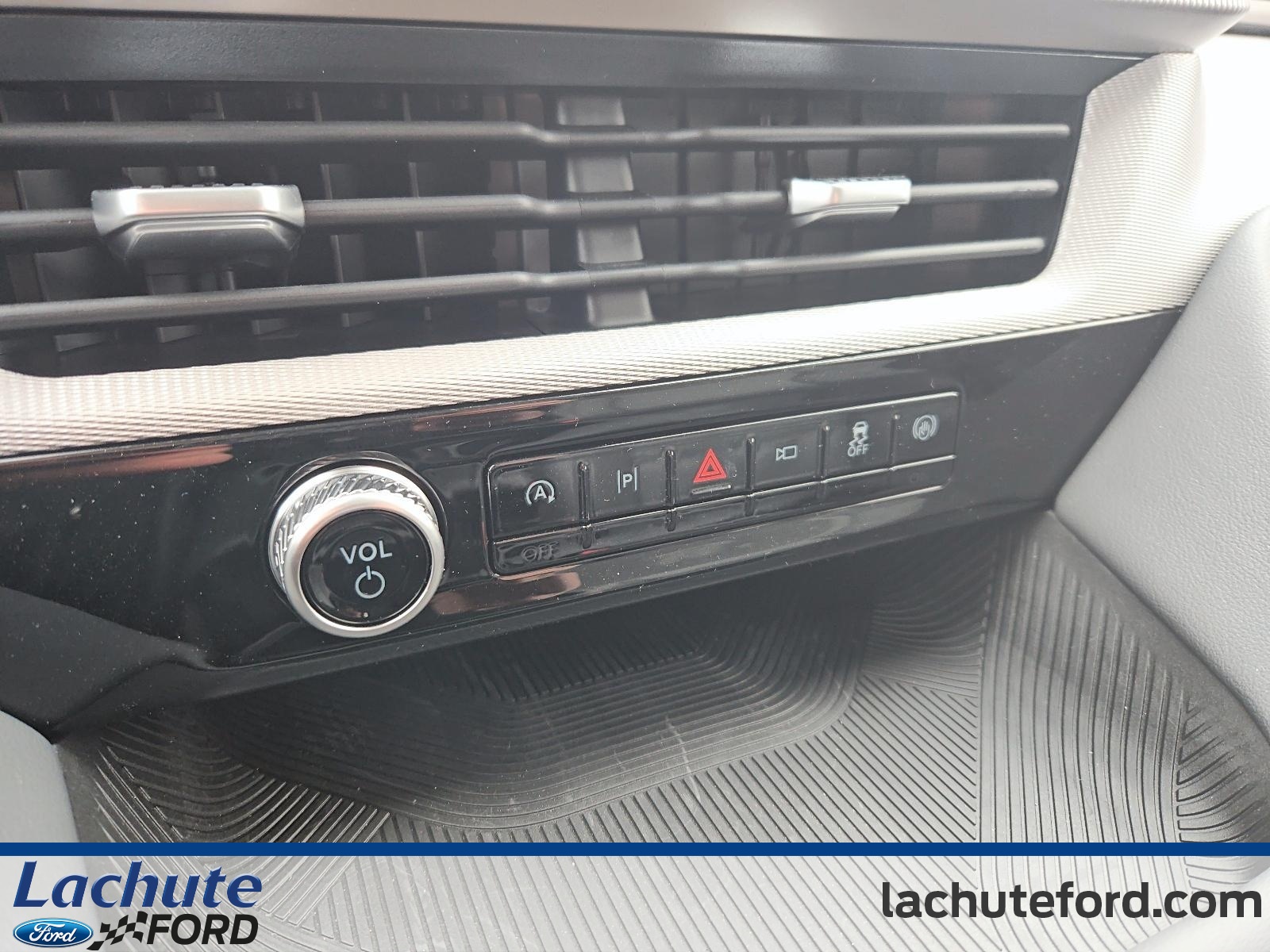 2025 Ford Explorer - Image 20