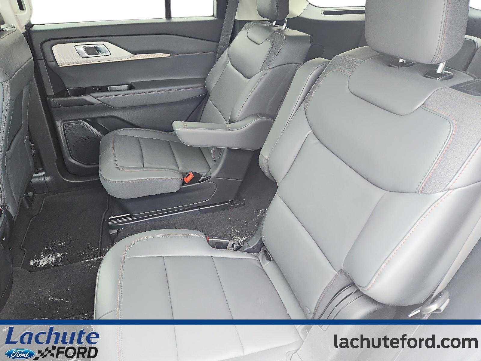 2025 Ford Explorer - Image 23