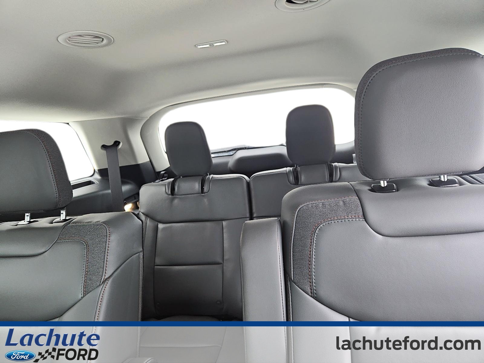 2025 Ford Explorer - Image 24