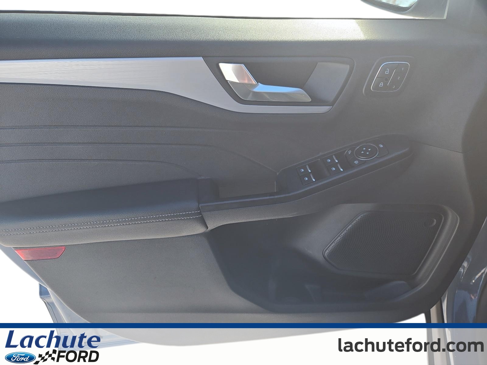 2025 Ford Escape - Image 12