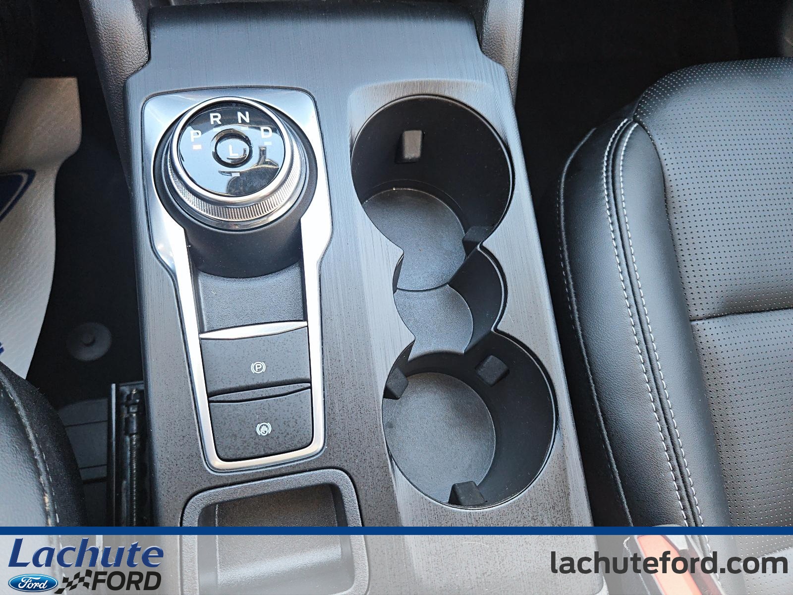 2025 Ford Escape - Image 16