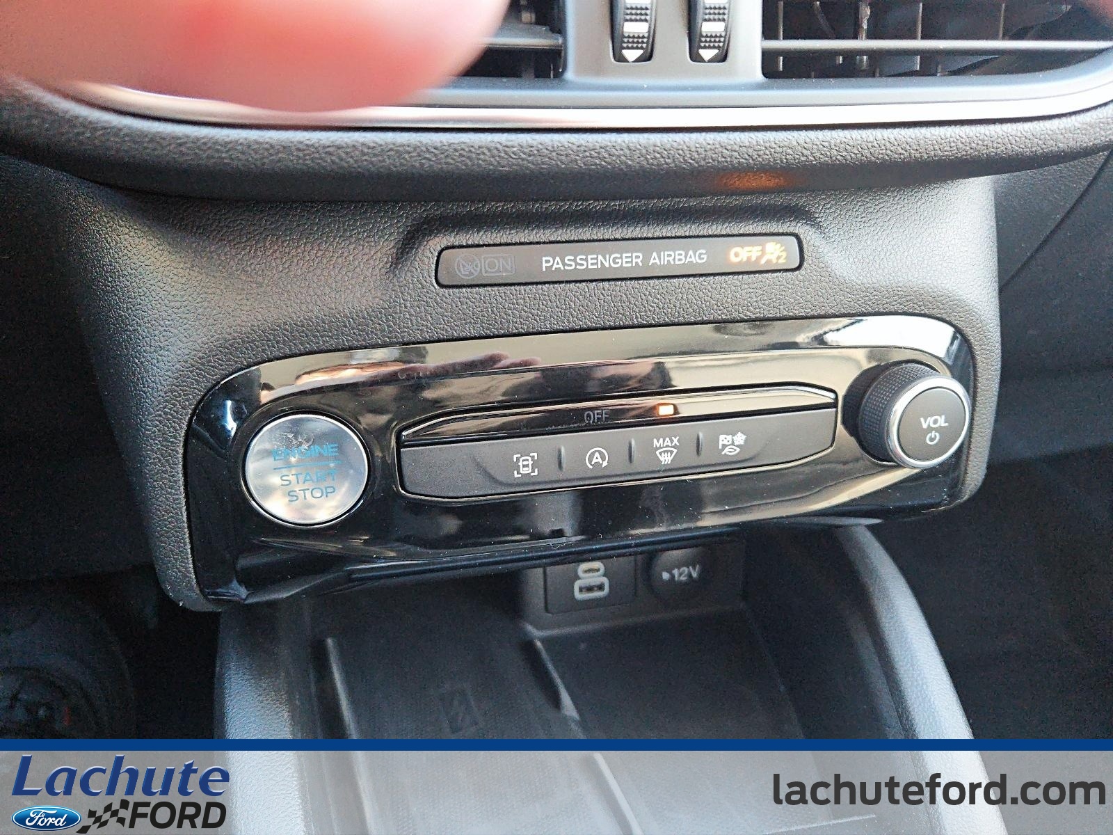 2025 Ford Escape - Image 21