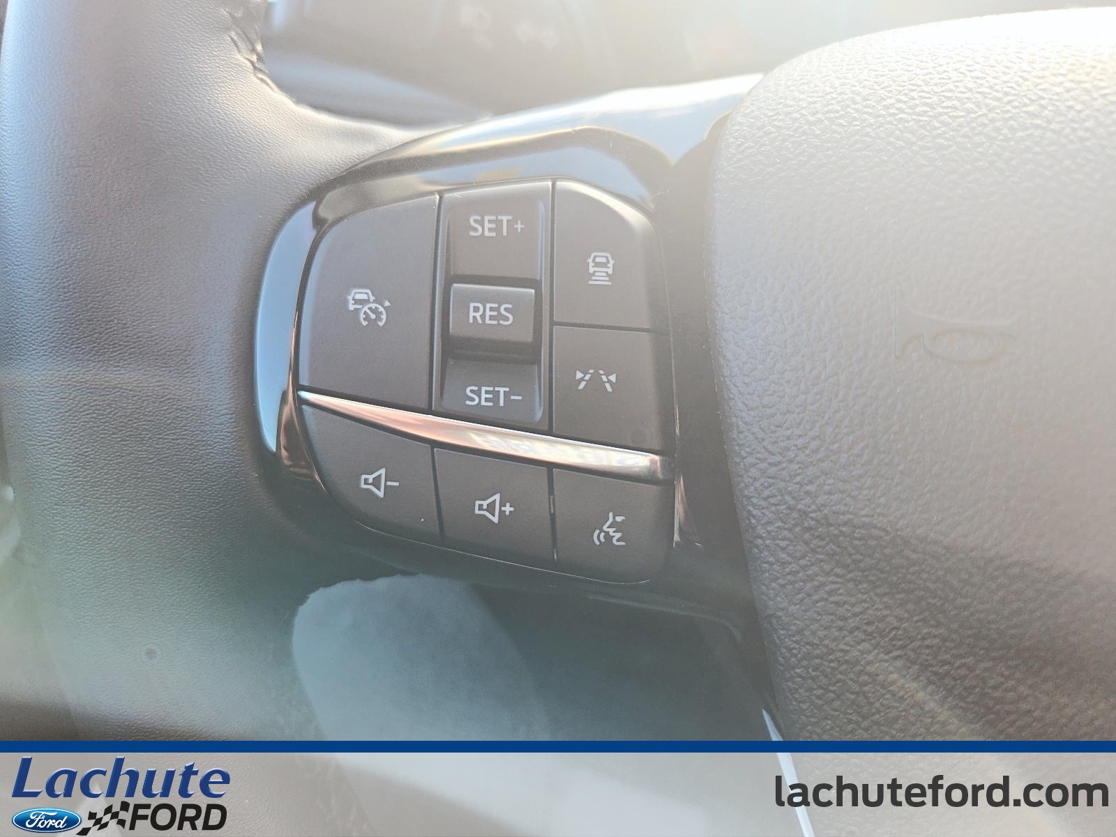 2025 Ford Escape - Image 23