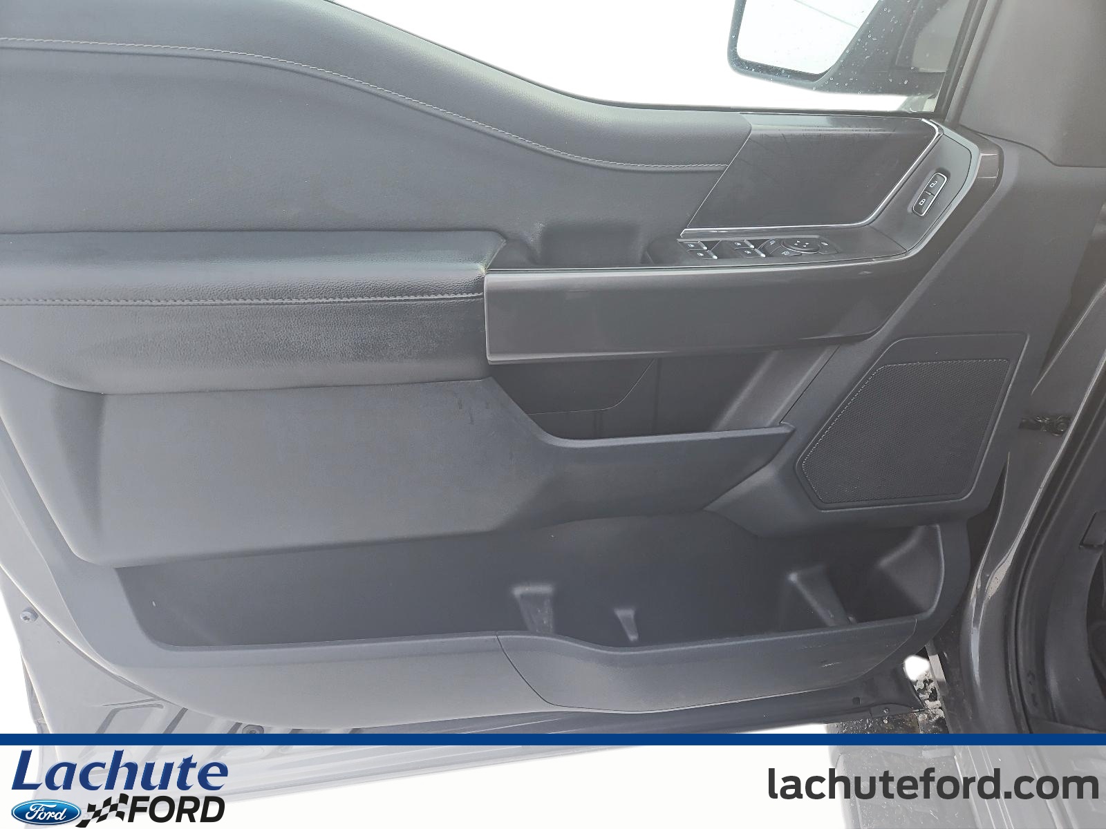 2022 Ford F-150 - Image 12