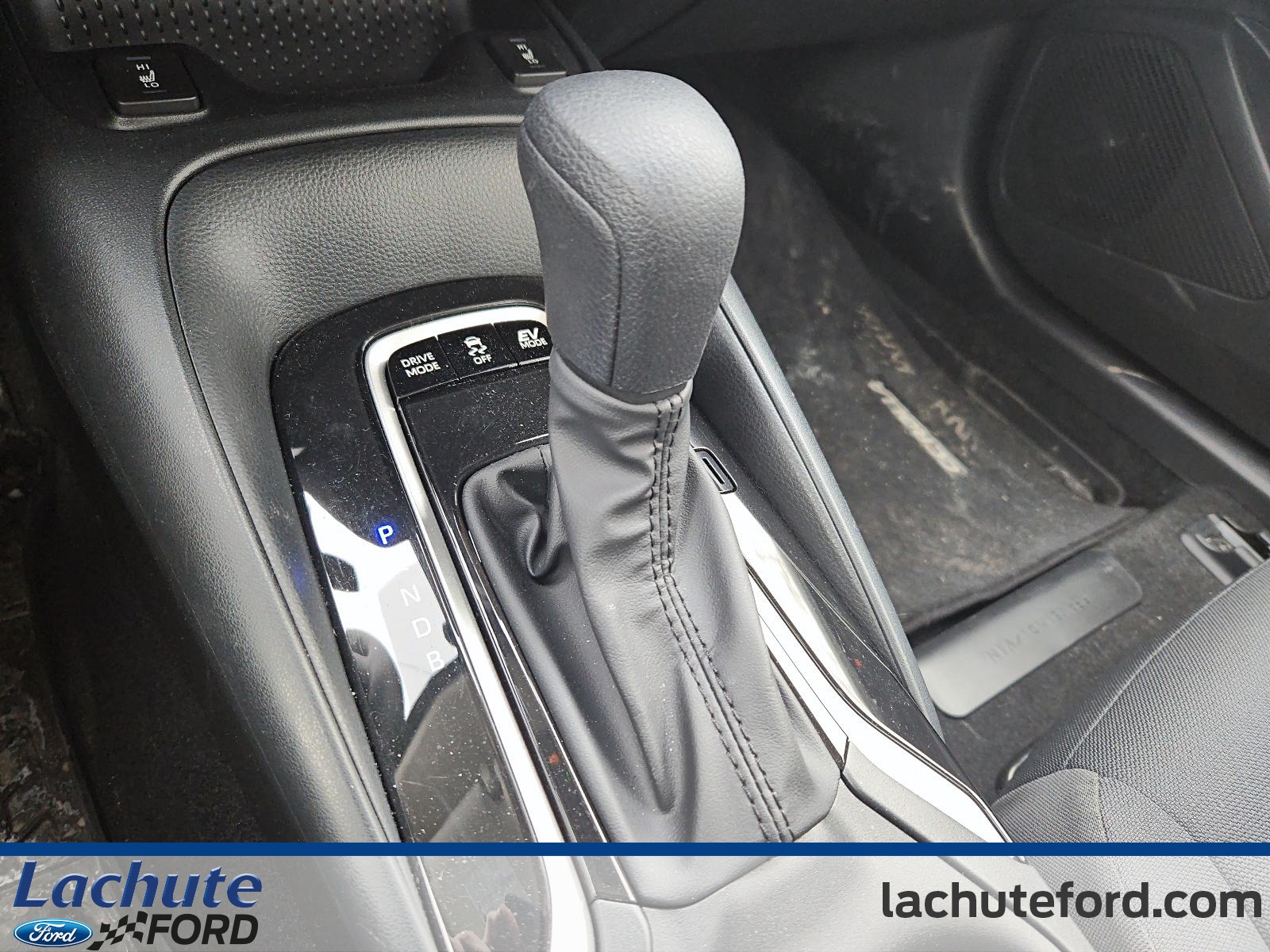 2025 Toyota Corolla - Image 16