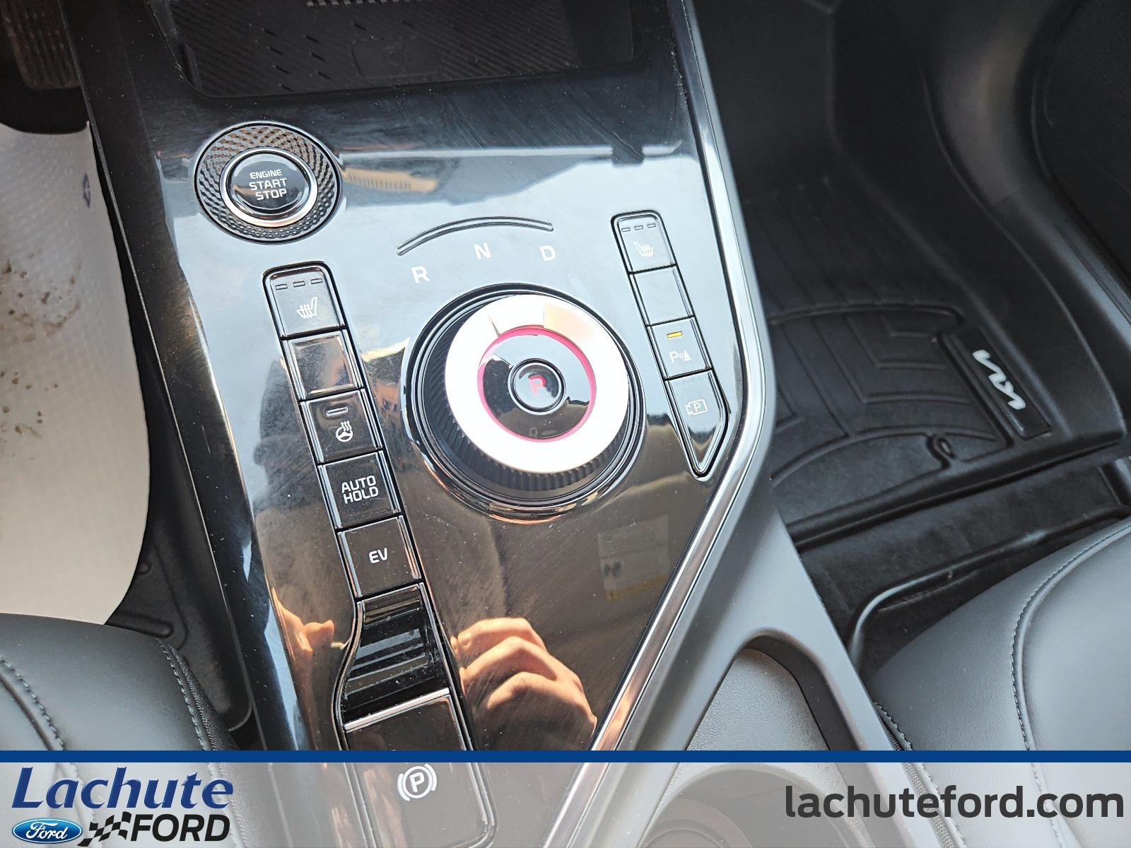 2025 Kia Niro - Image 15