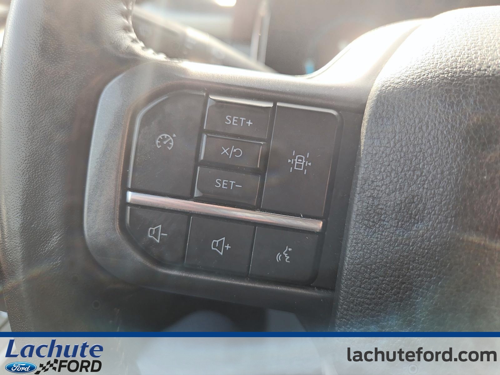 2022 Ford F-150 - Image 24