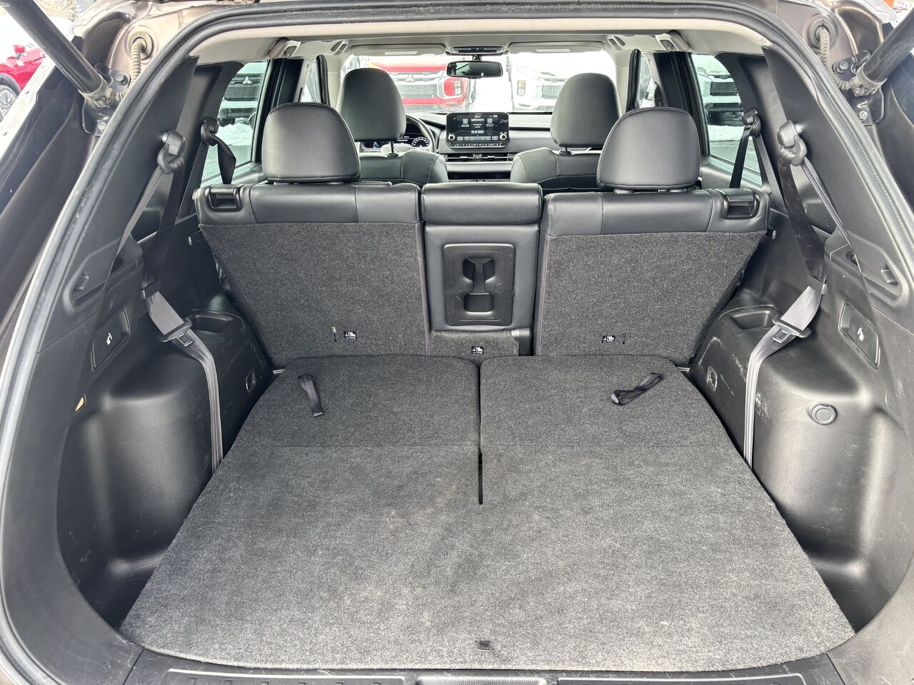 2023 Mitsubishi Outlander - Image 4