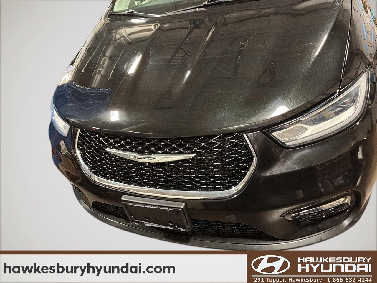 2022 Chrysler Pacifica Hybrid - Image 2