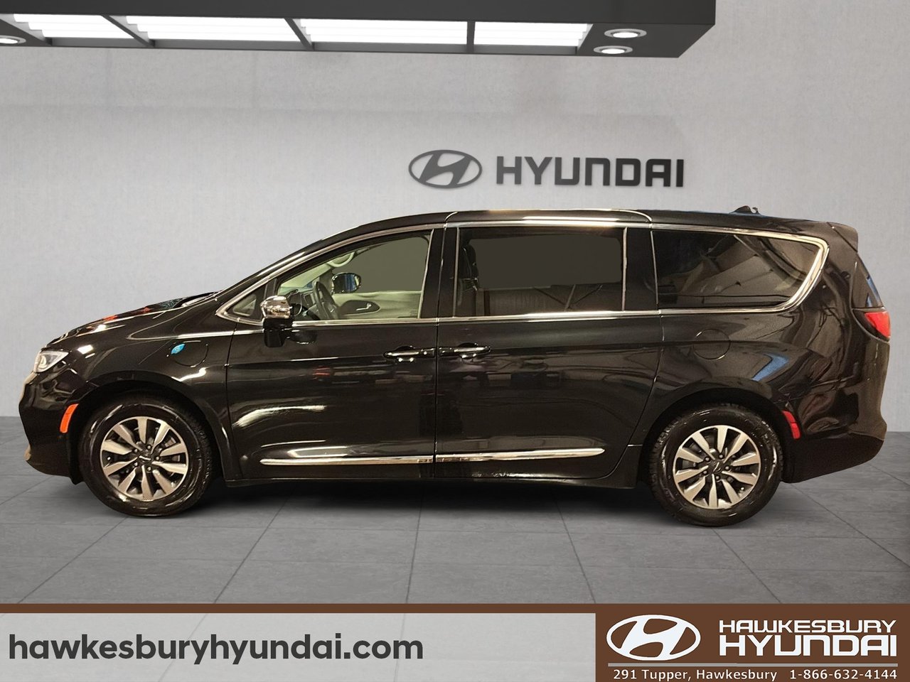 2022 Chrysler Pacifica Hybrid - Image 5