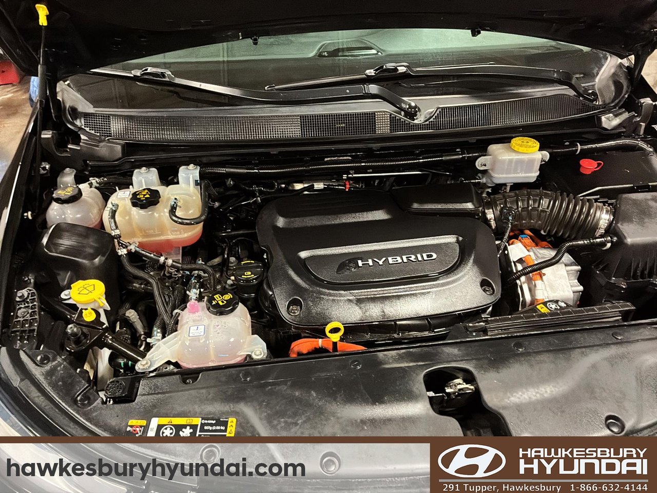 2022 Chrysler Pacifica Hybrid - Image 8