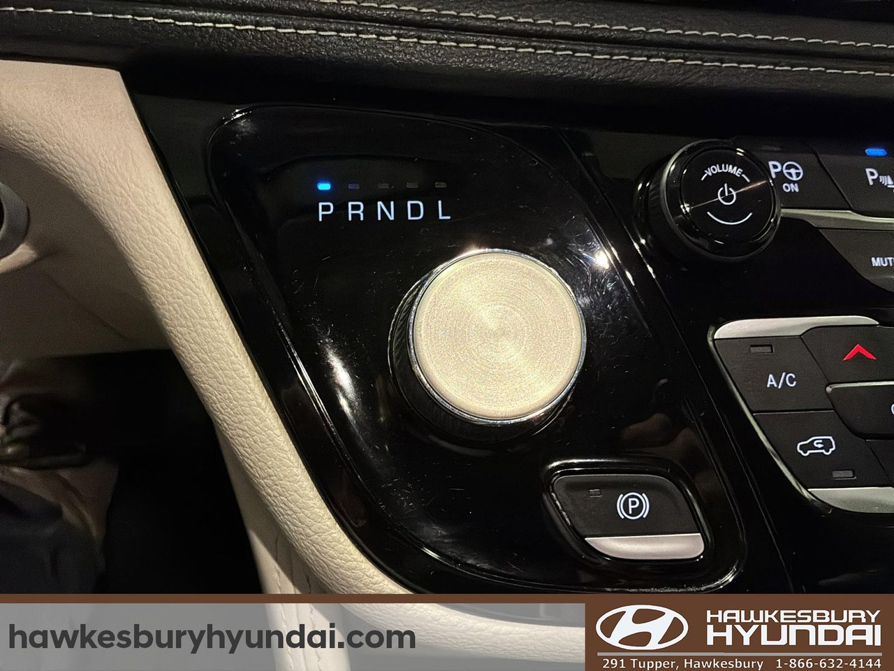 2022 Chrysler Pacifica Hybrid - Image 15