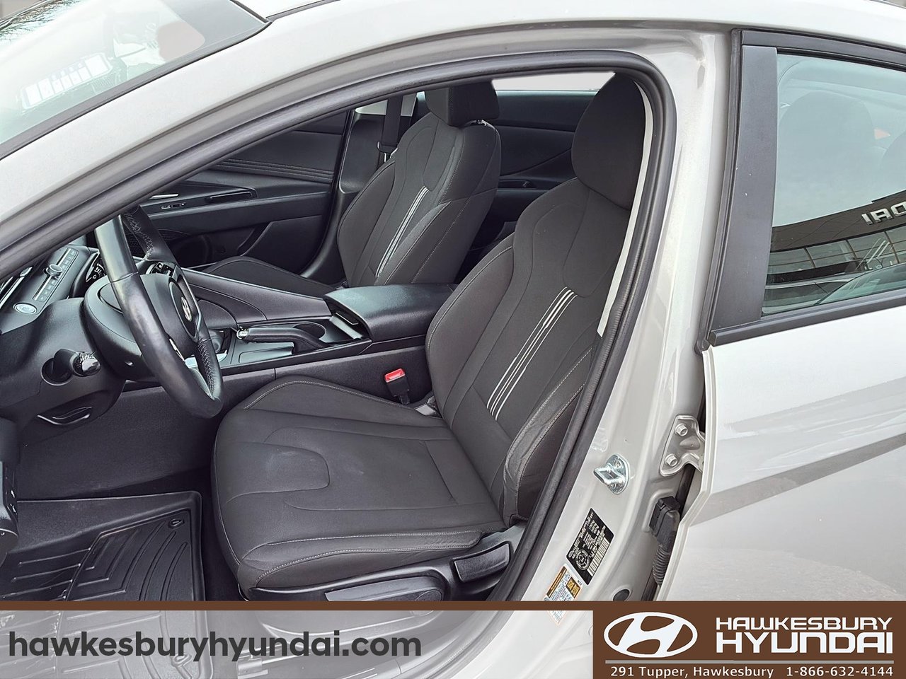 2025 Hyundai Elantra - Image 9