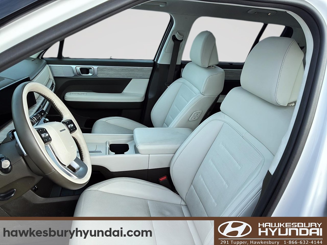 2025 Hyundai Santa Fe - Image 9