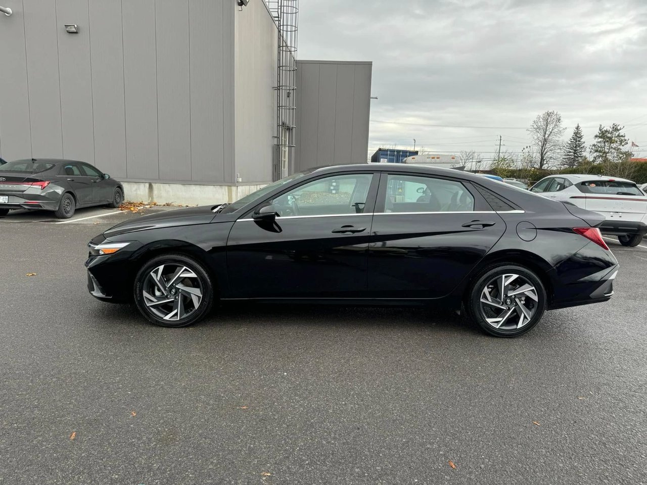 2024 Hyundai Elantra - Image 4