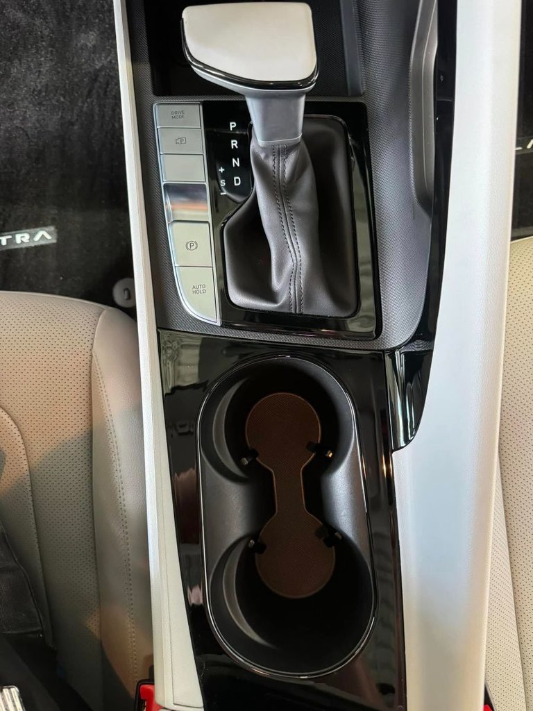 2024 Hyundai Elantra - Image 23