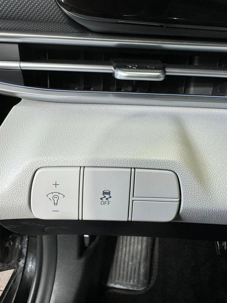 2024 Hyundai Elantra - Image 29