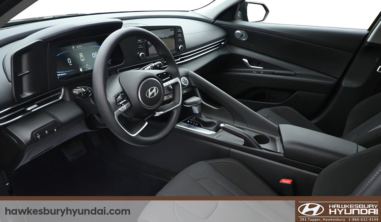 2025 Hyundai Elantra - Image 4