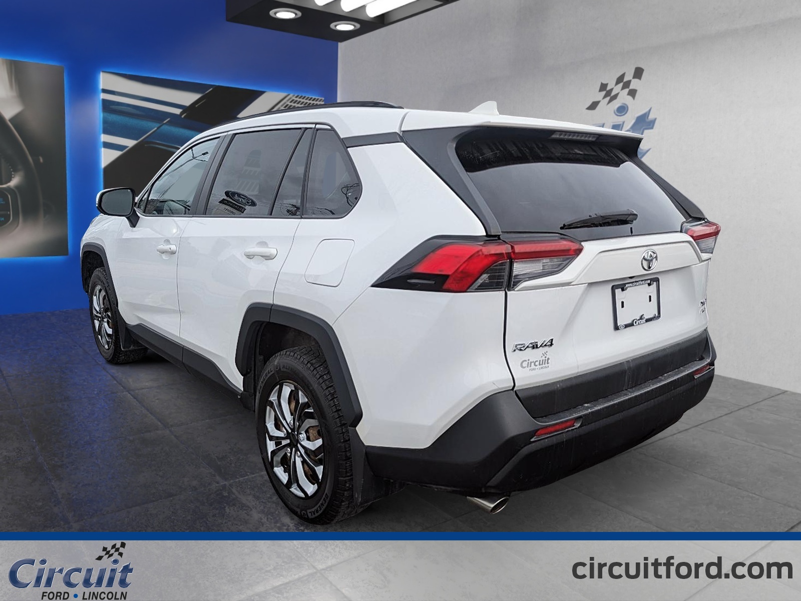 2019 Toyota RAV4 - Image 3
