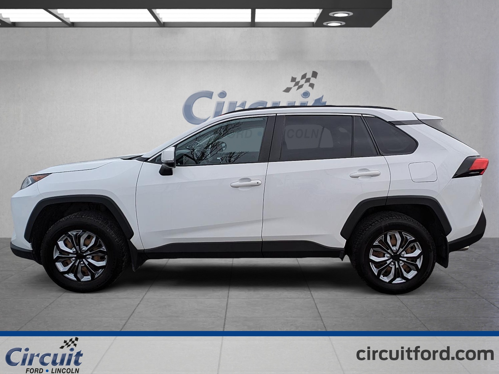 2019 Toyota RAV4 - Image 4