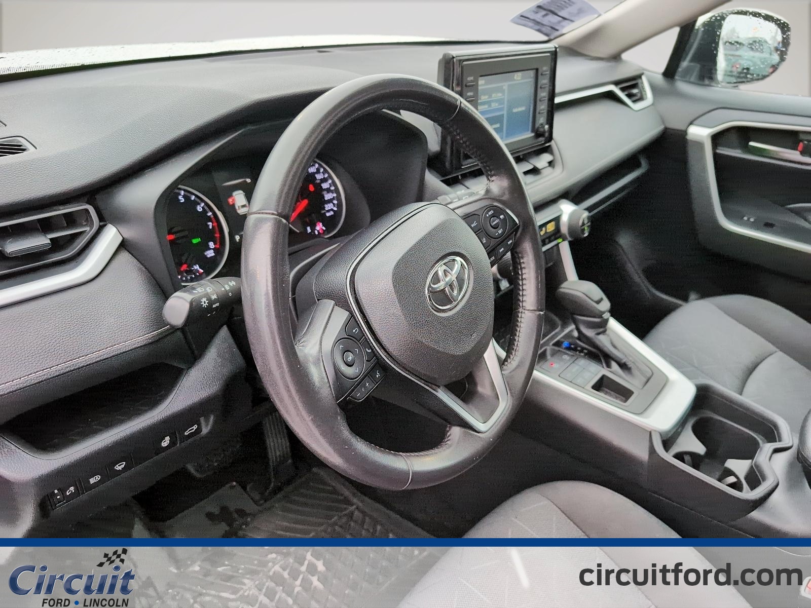 2019 Toyota RAV4 - Image 11